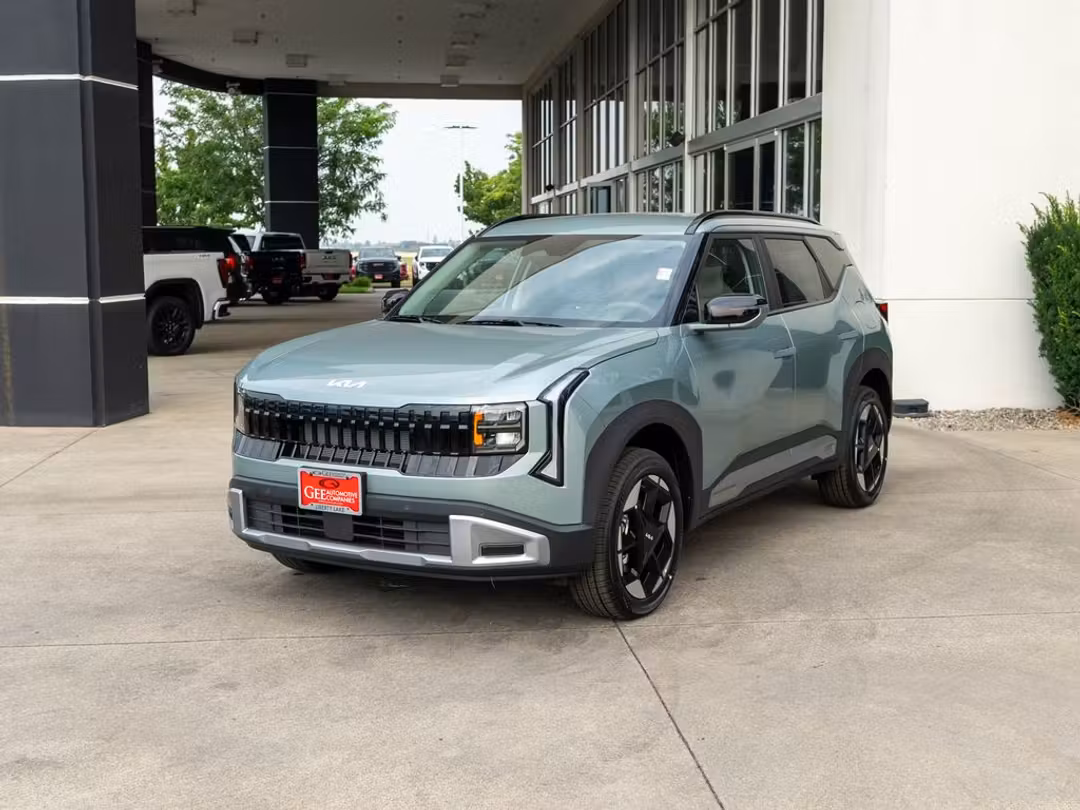 2027 Kia Seltos EX - Image 3