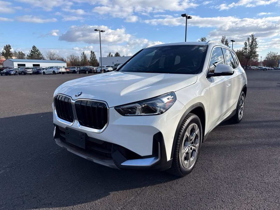2023 BMW X1 xDrive28i - Image 3