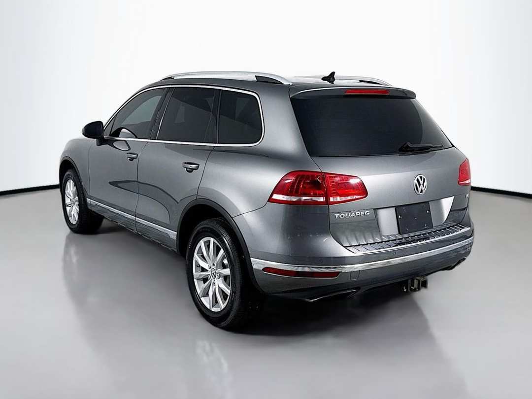 2016 Volkswagen Touareg VR6 FSI - Image 3