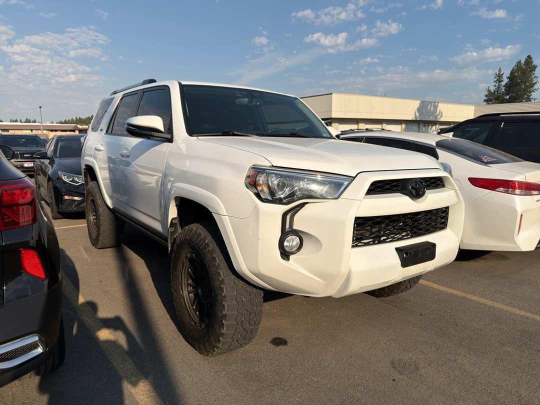 2019 Toyota 4Runner SR5 Premium - Image 3