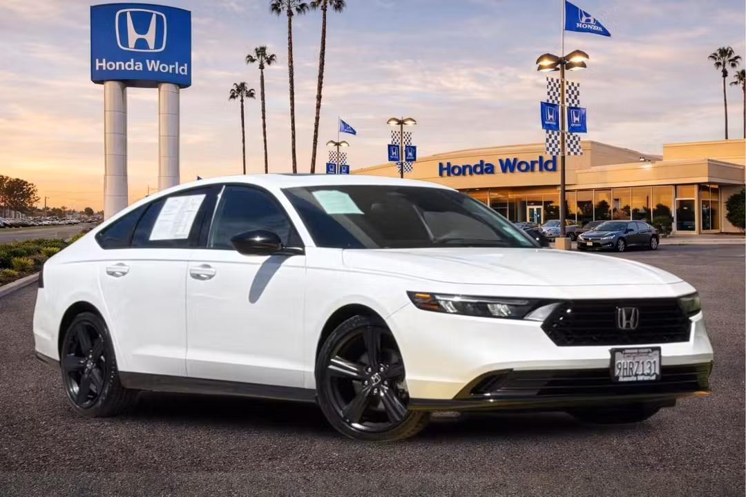 2023 Honda Accord Hybrid SportL - Image 2