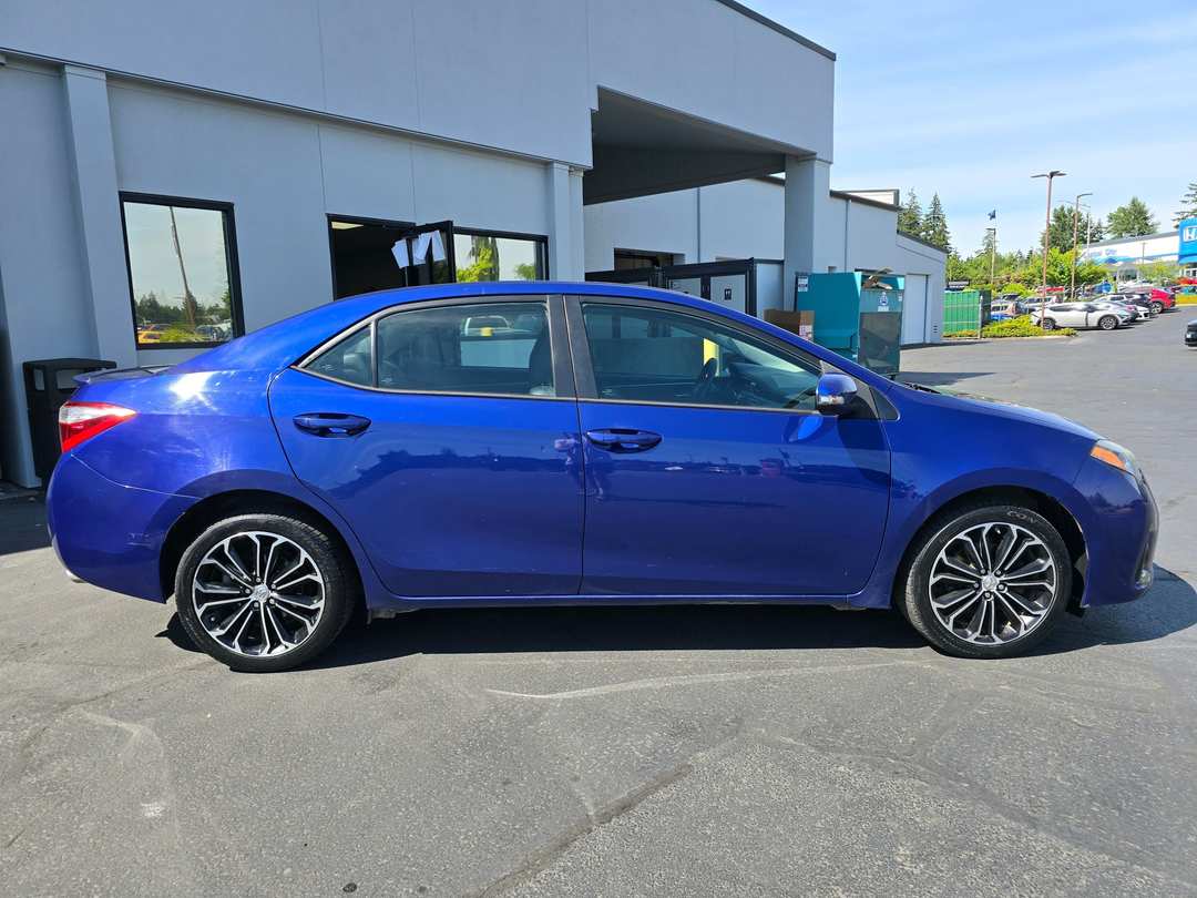 2015 Toyota Corolla S Plus - Image 3