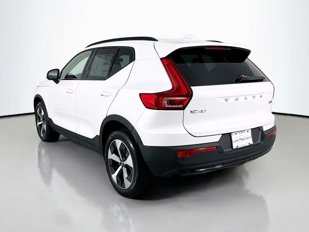 2026 Volvo Xc40 B5 Plus - Image 3