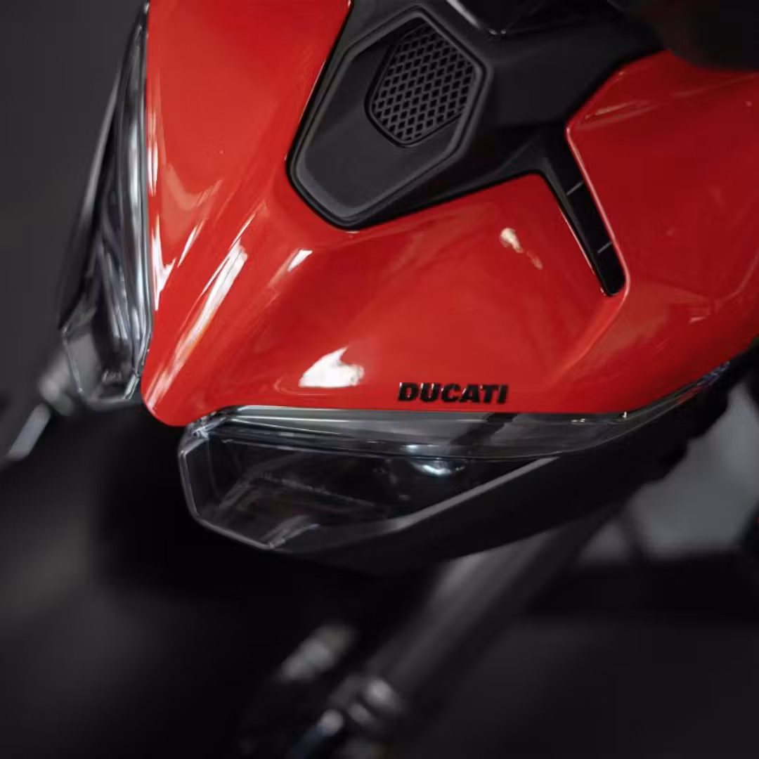 2026 Ducati Streetfighter V4 - Image 2
