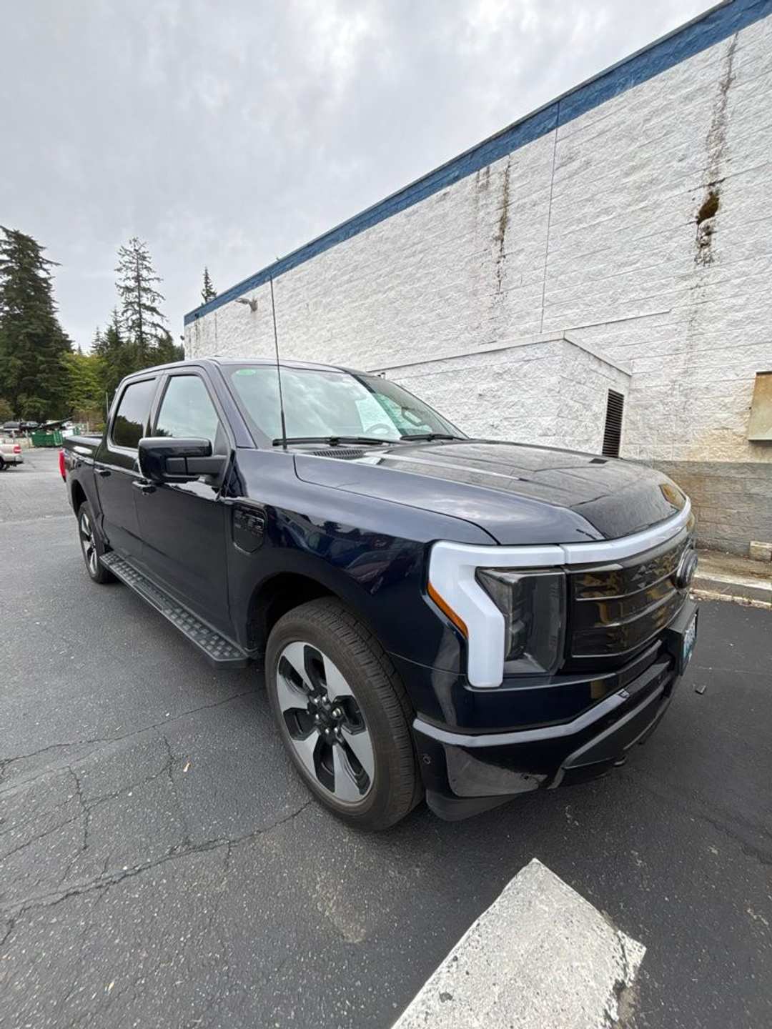 2023 Ford F-150 Lightning Platinum - Image 2