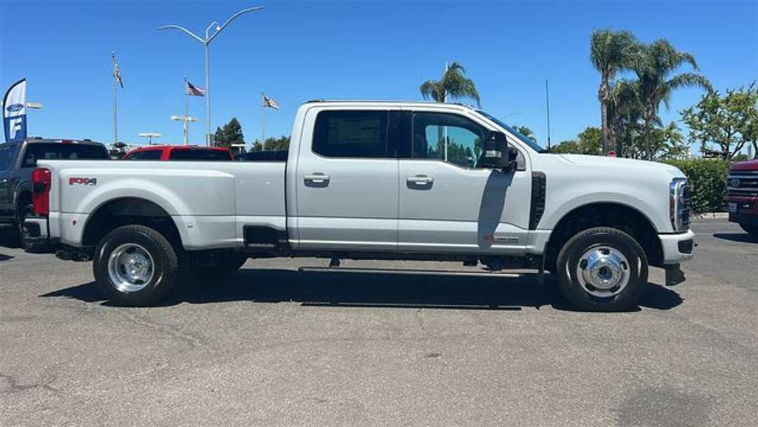 2026 Ford F-350Sd Platinum - Image 2