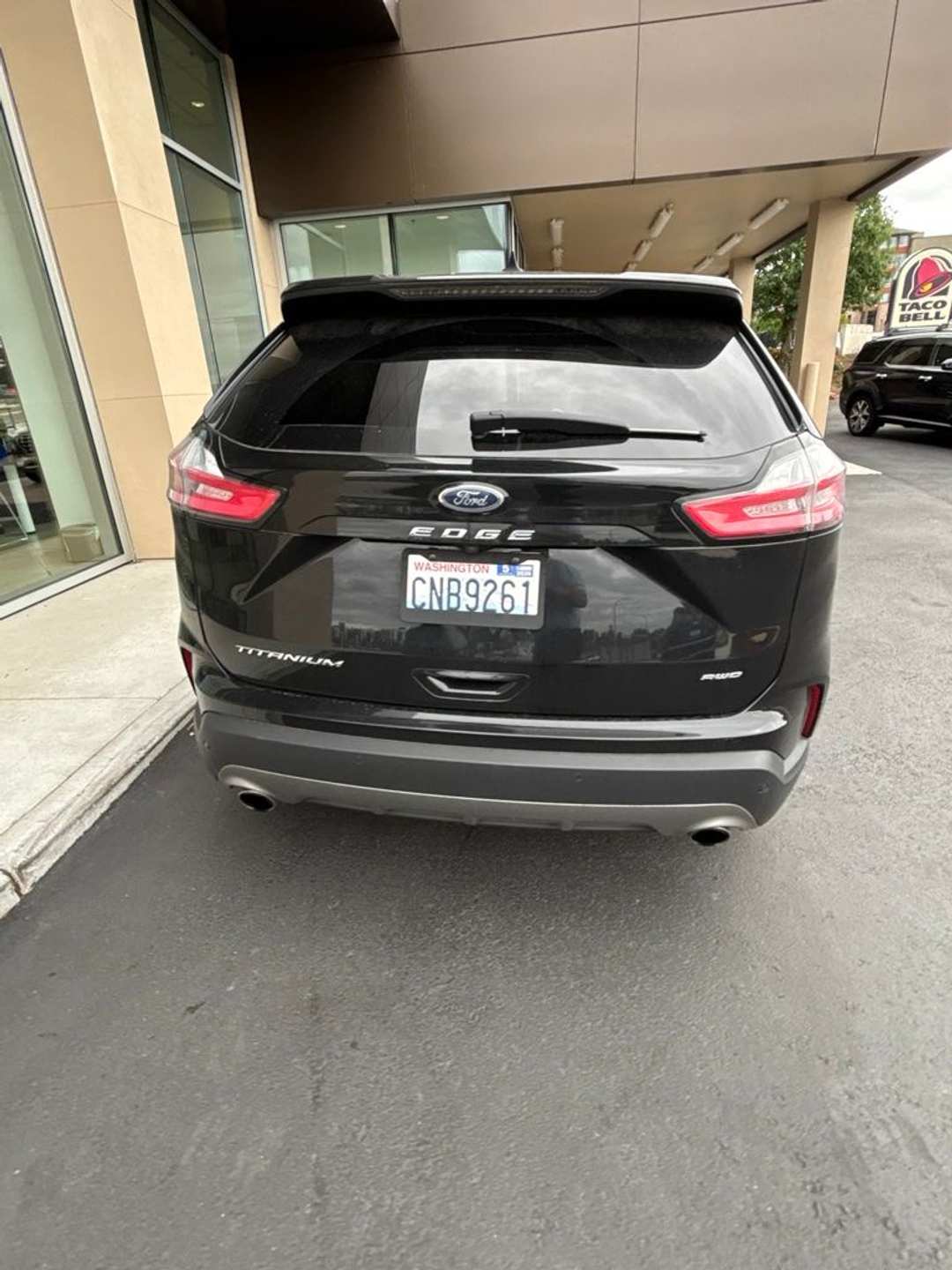 2023 Ford Edge Titanium - Image 3