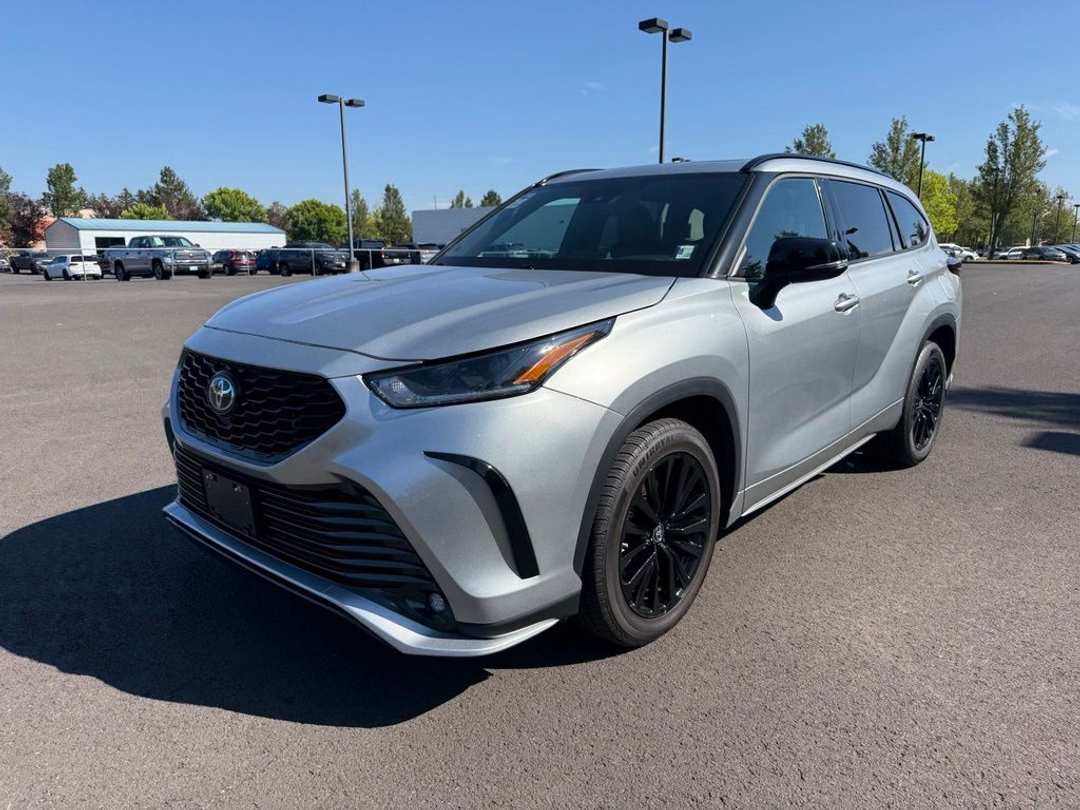 2025 Toyota Highlander XSE - Image 3