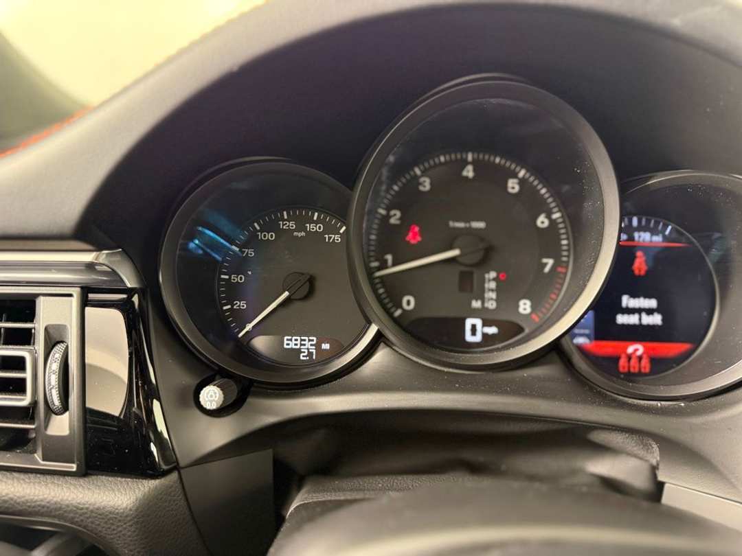 2025 Porsche Macan T - Photo 23