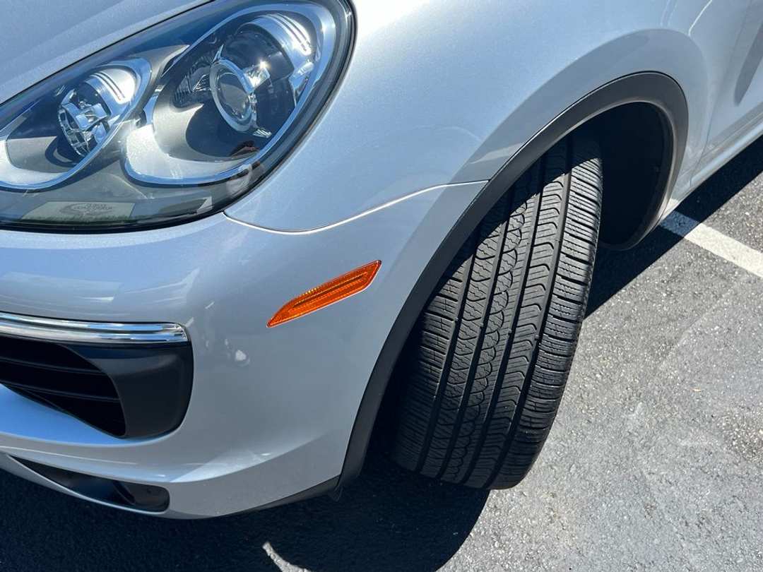 2017 Porsche Cayenne S - Image 3