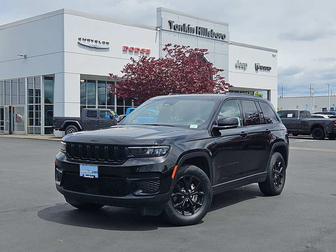 2024 Jeep Grand Cherokee Altitude - Image 2