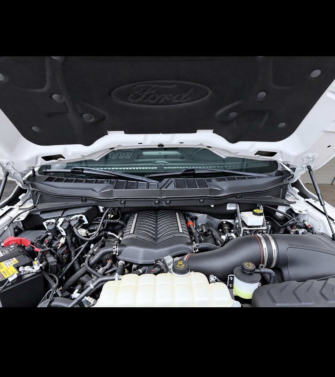 2023 Ford F-150 LARIAT - Image 2