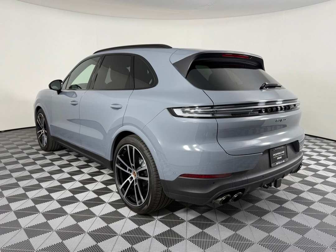 2026 Porsche Cayenne - Image 3