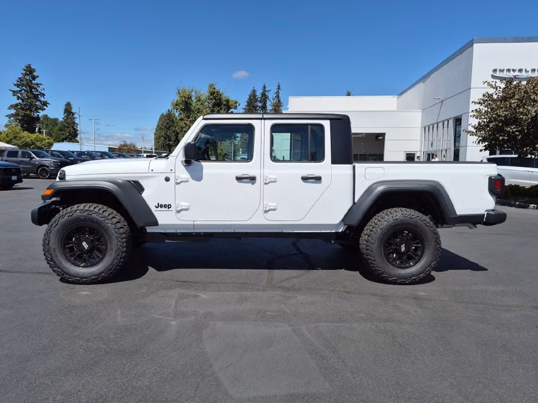 2026 Jeep Gladiator Sport - Image 3