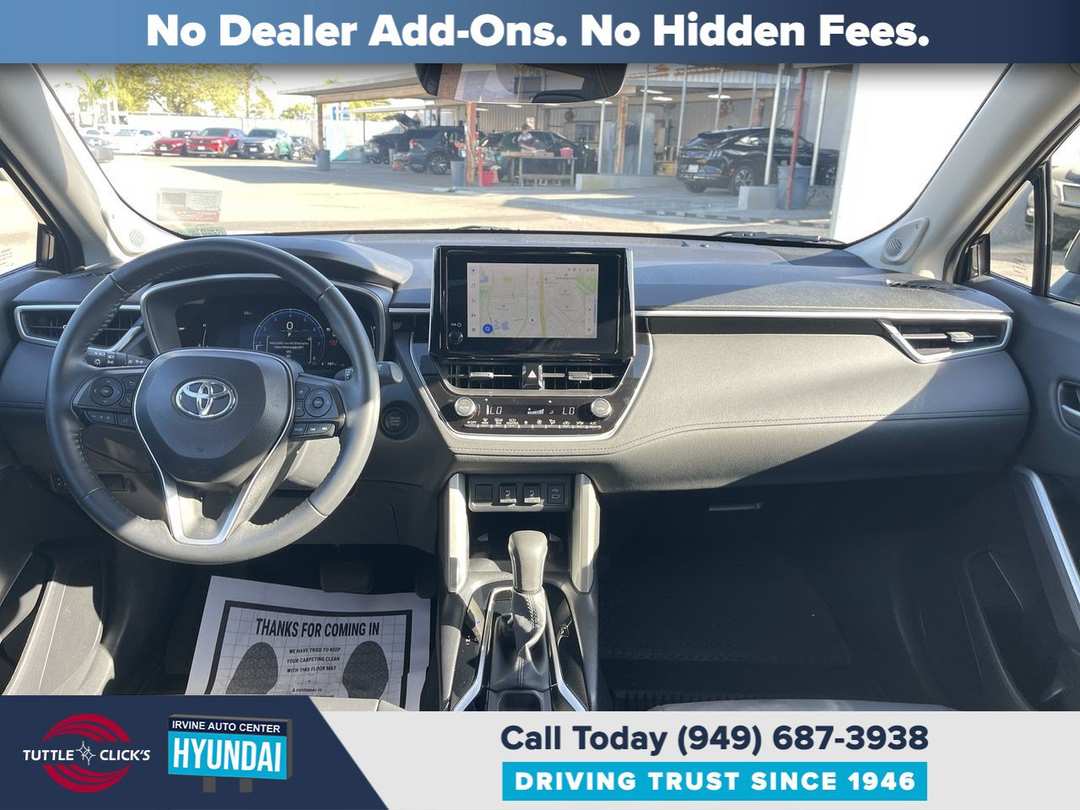 2024 TOYOTA TRUCK Corolla Cross XLE - Image 2