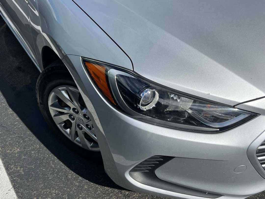 2018 Hyundai Elantra SE - Image 2