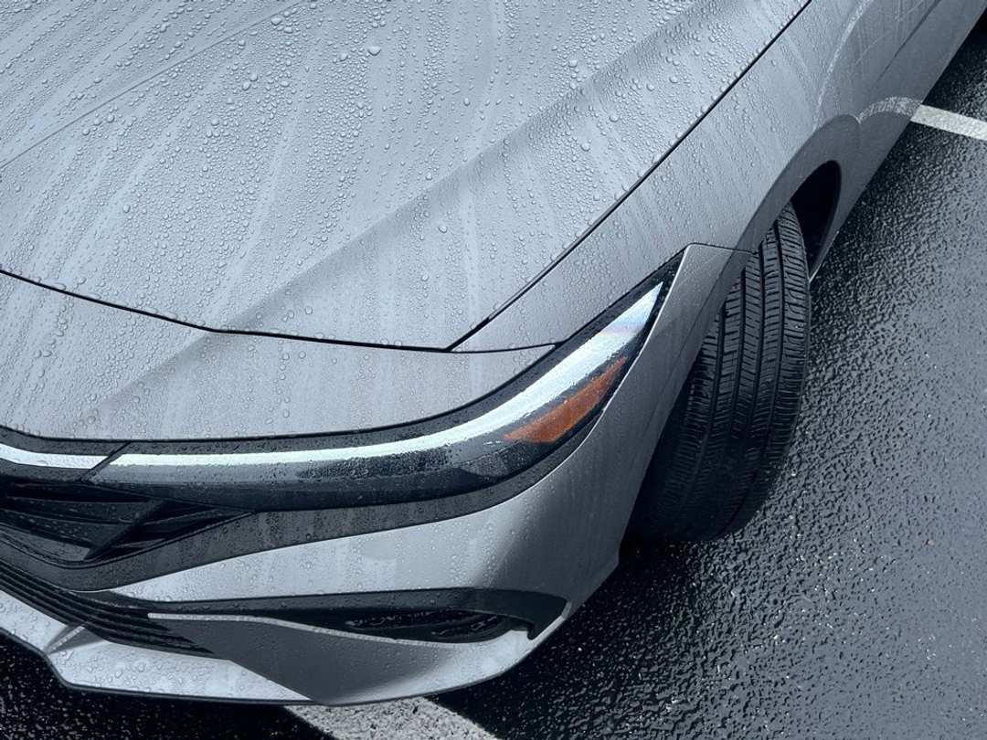 2025 Hyundai Elantra SE - Image 2