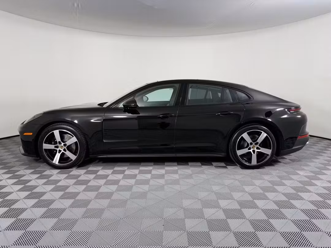 2026 Porsche Panamera 4 - Image 2