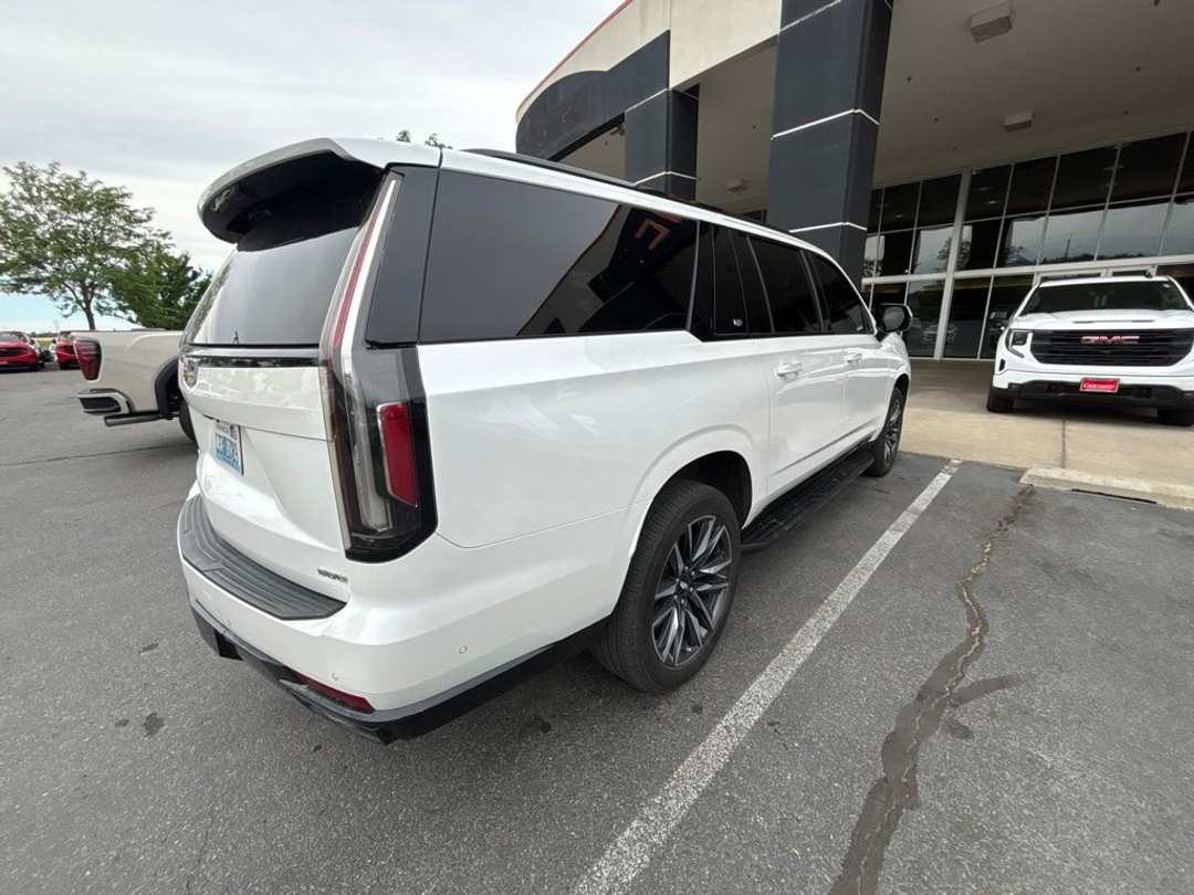 2021 Cadillac Escalade Esv Sport - Image 3