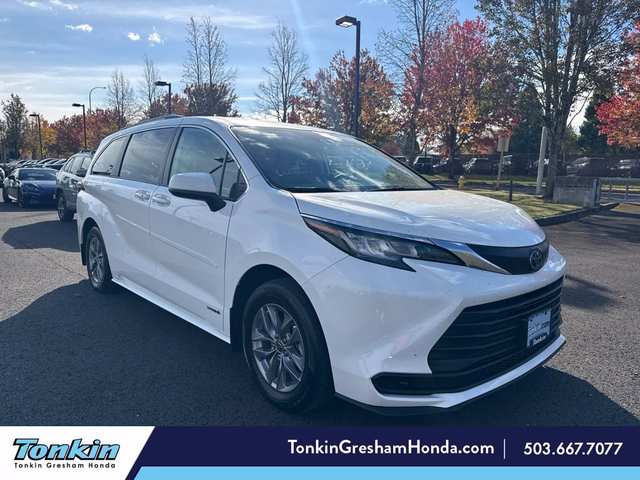 2021 Toyota Sienna LE