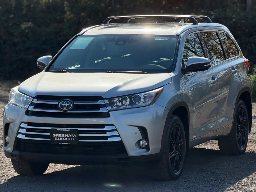 2017 Toyota Highlander Hybrid Limited Platinum - Image 3