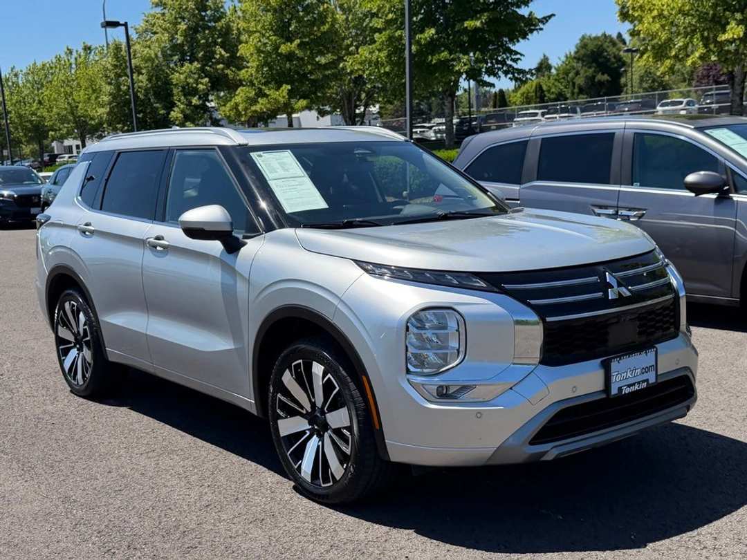2025 Mitsubishi Outlander SEL - Image 2