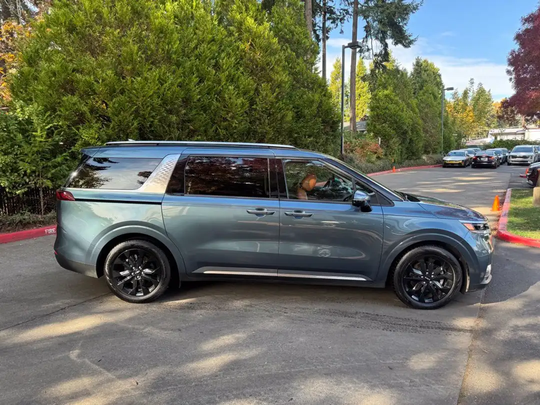 2024 Kia Carnival SX Prestige - Image 3