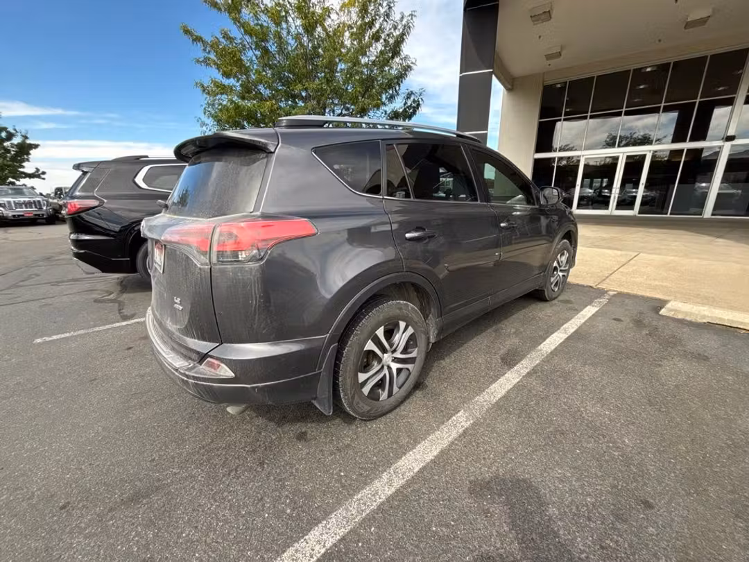 2018 Toyota Rav4 LE - Image 3