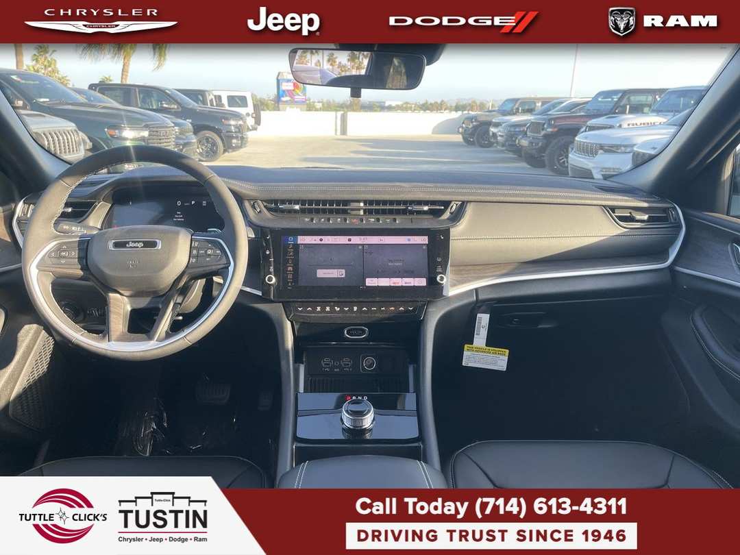 2027 Jeep Grand Cherokee Limited - Image 2
