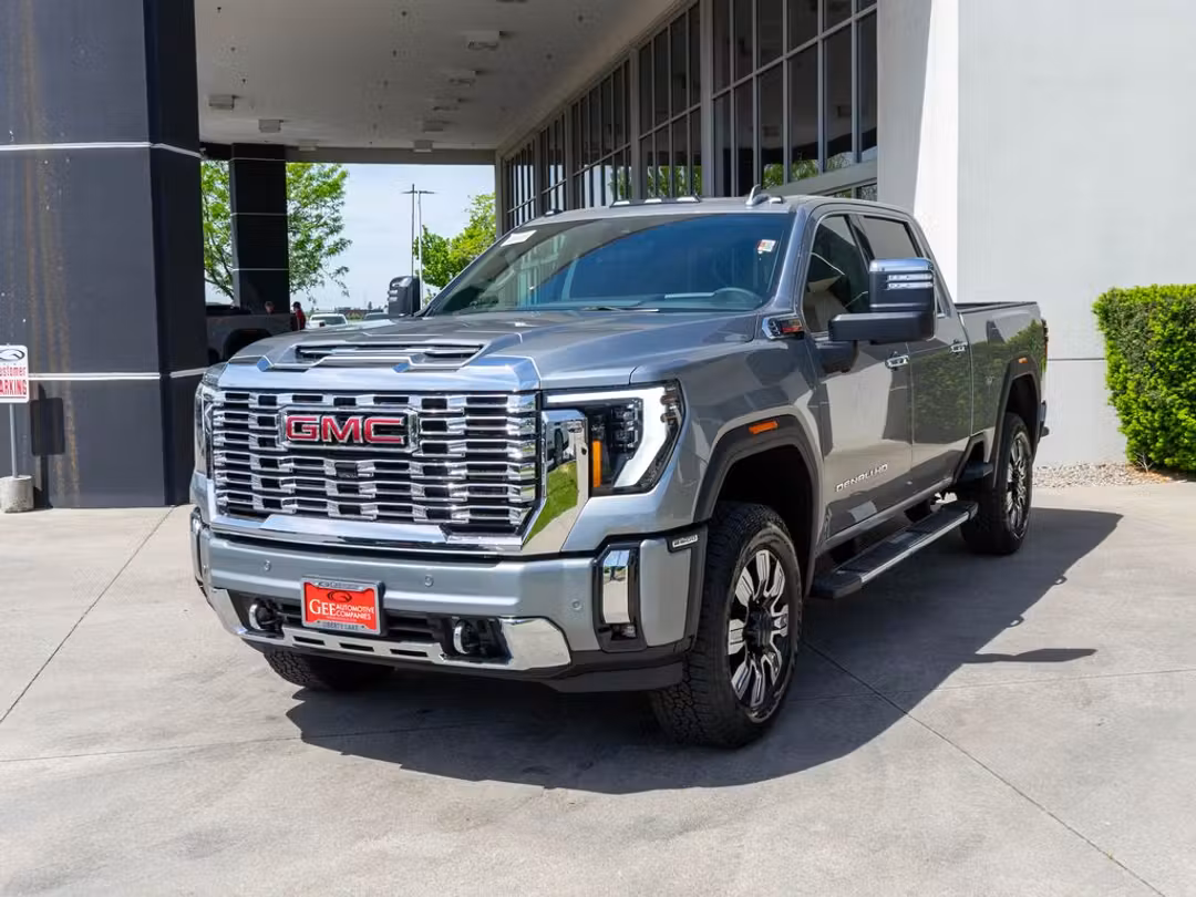 2026 GMC Sierra 2500Hd Denali - Image 3