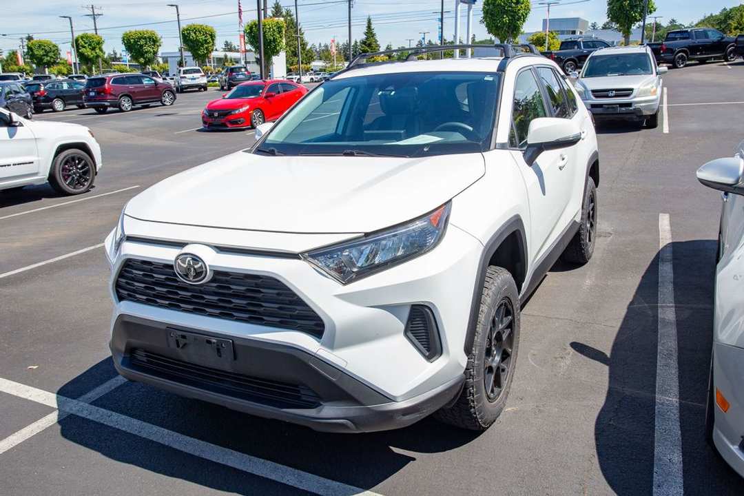 2019 Toyota Rav4 LE - Image 3