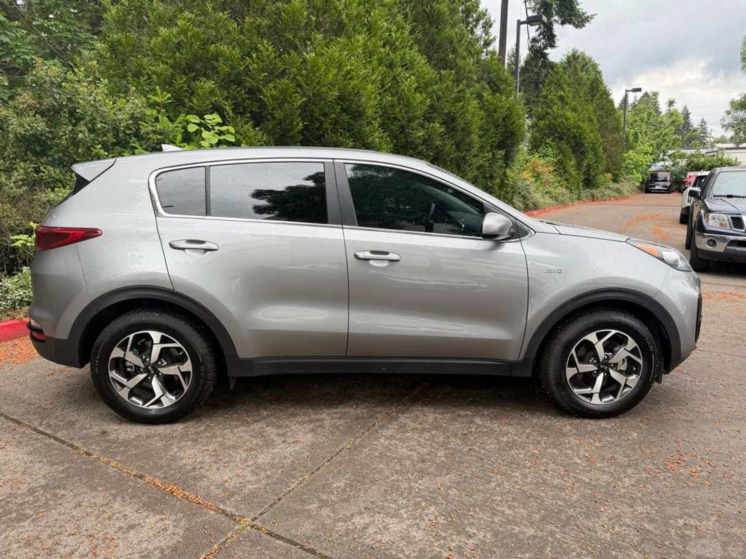 2022 Kia Sportage LX - Image 2