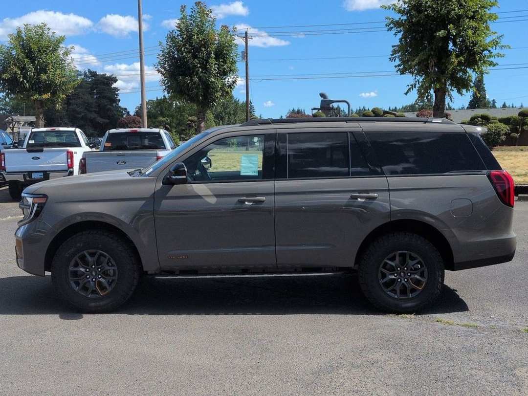 2026 Ford Expedition Tremor - Image 2