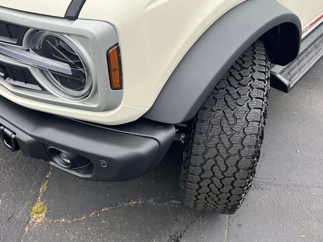 2026 Ford Bronco Outer Banks - Image 3