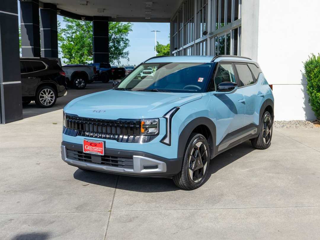 2027 Kia Seltos EX - Image 3