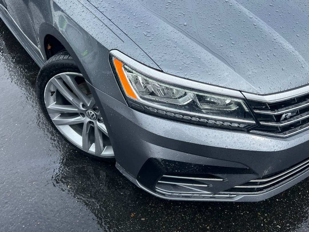 2017 Volkswagen Passat 1.8T RLine - Image 2