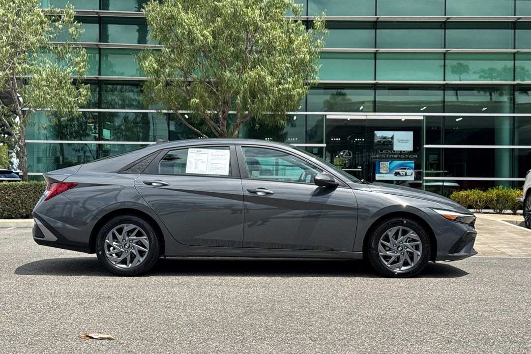 2024 Hyundai Elantra Hybrid Blue - Image 3
