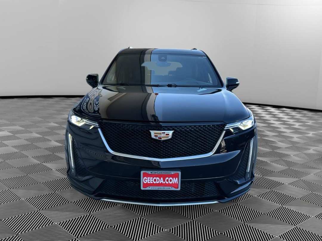 2023 Cadillac Xt6 Sport - Image 2