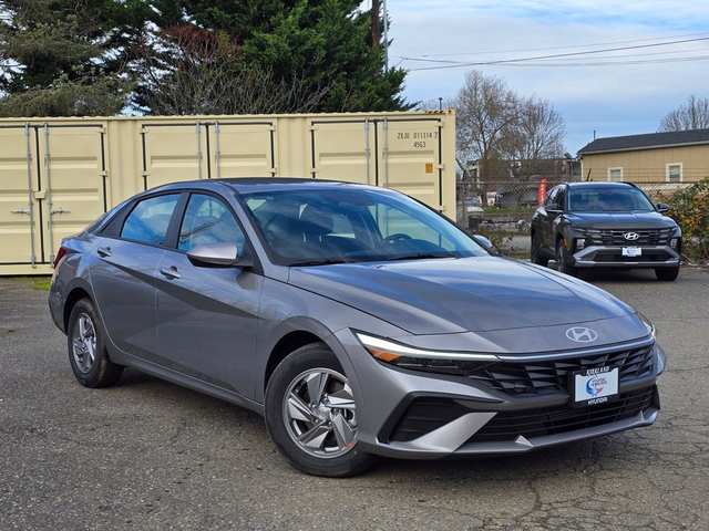 2025 Hyundai Elantra SE