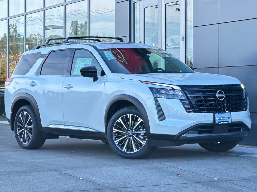 2026 Nissan Pathfinder Platinum - Image 2