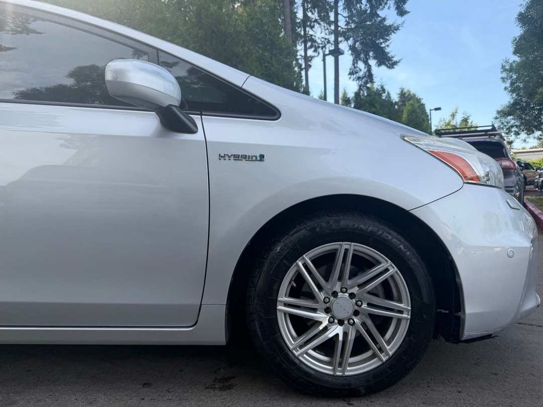 2013 Toyota Prius V - Image 3