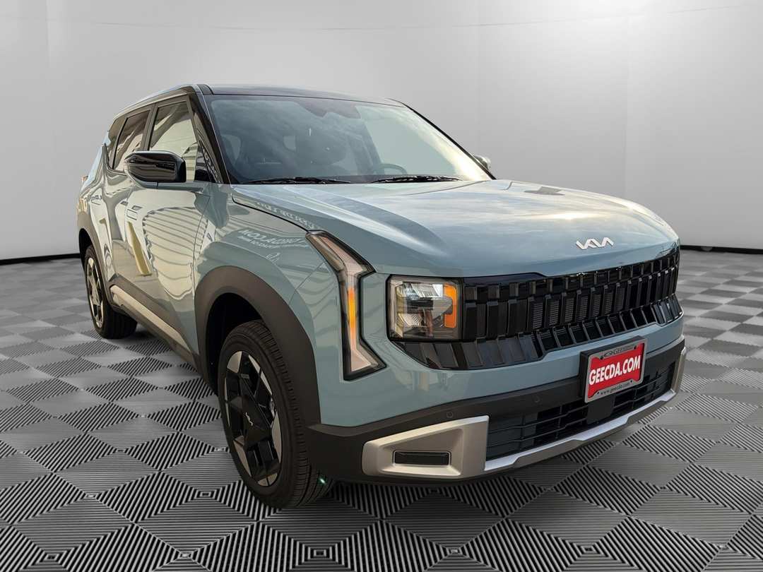 2027 Kia Seltos S - Image 3