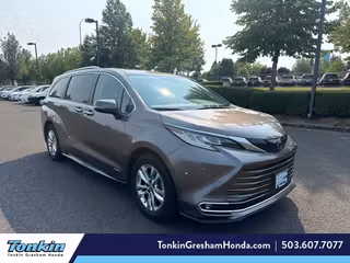 2021 Toyota Sienna Limited Hybrid