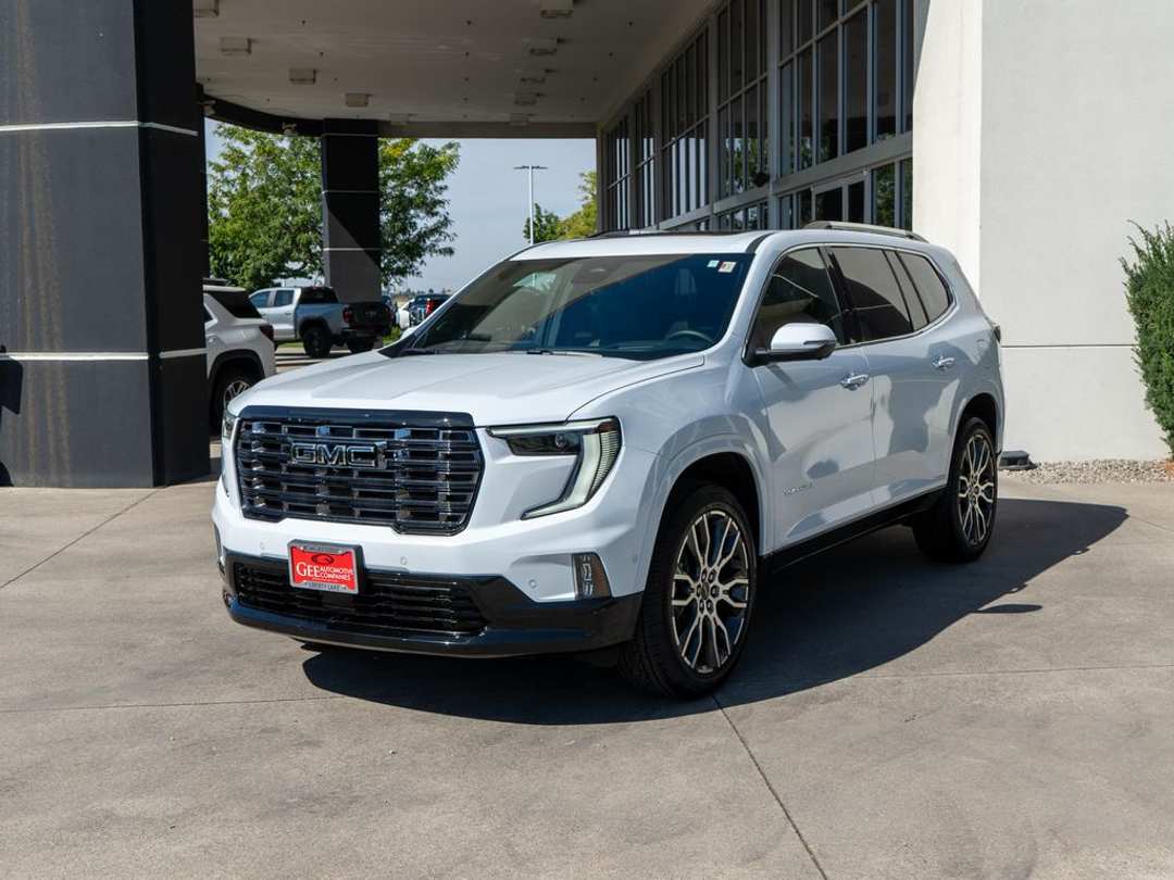 2026 GMC Acadia Denali Ultimate - Image 3