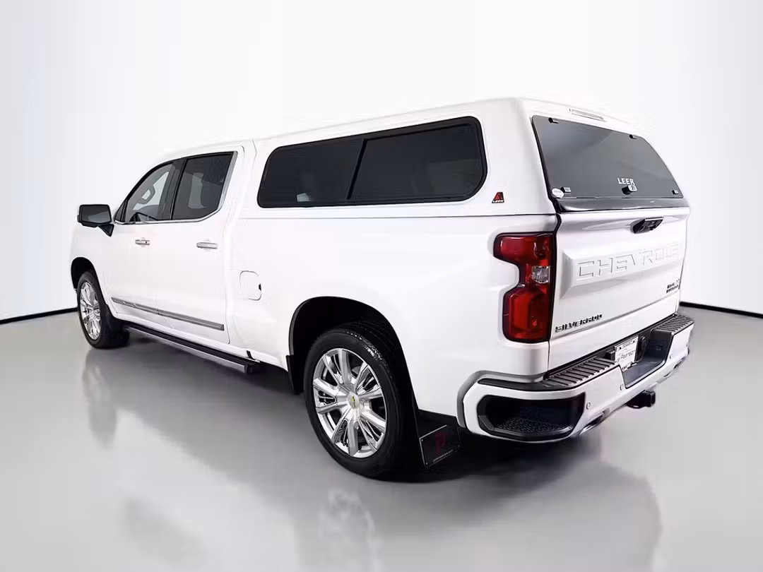2023 Chevrolet Silverado 1500 High Country - Image 3