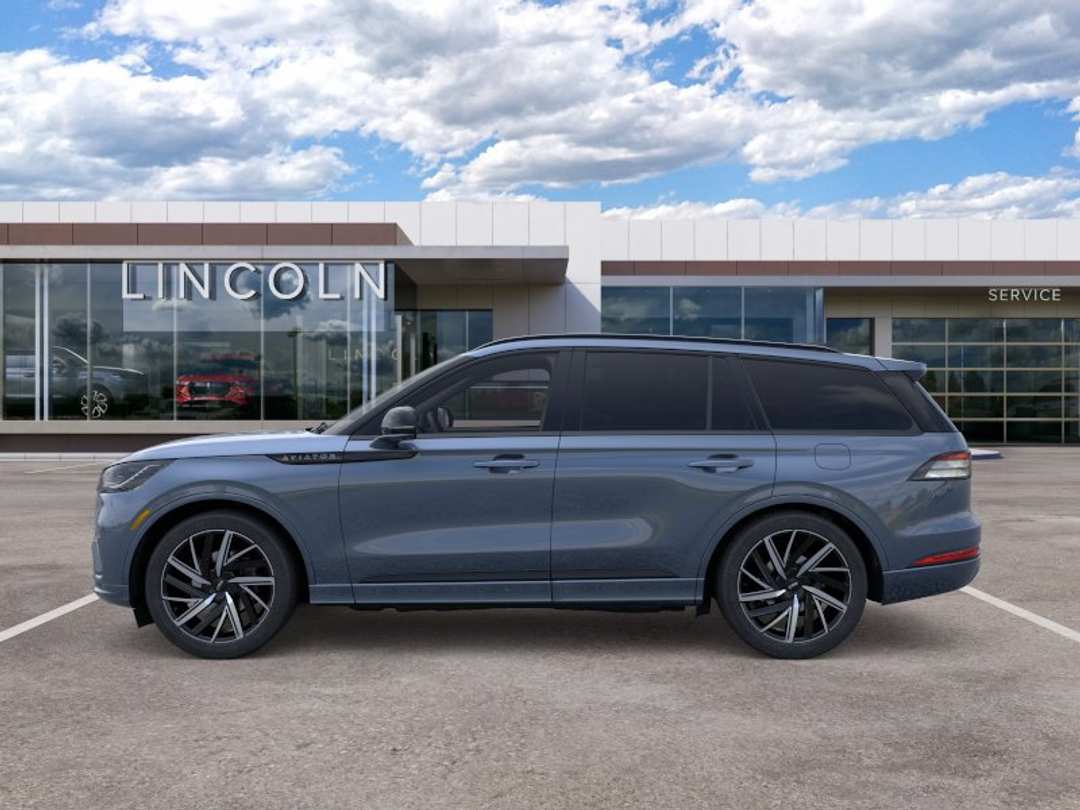 2026 Lincoln Aviator Black Label - Image 3