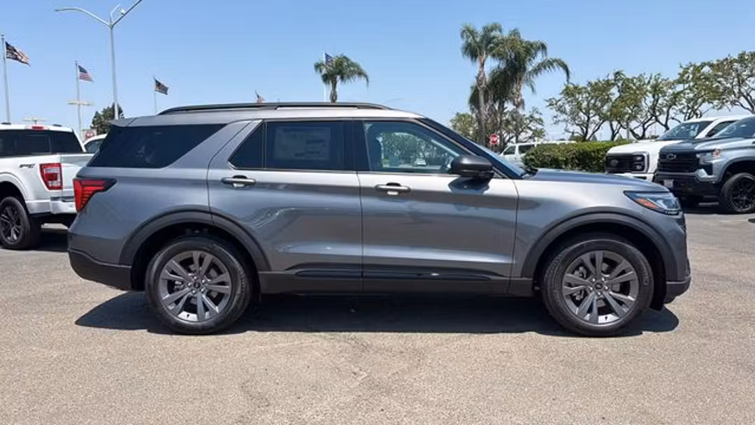 2026 Ford Explorer Active - Image 2