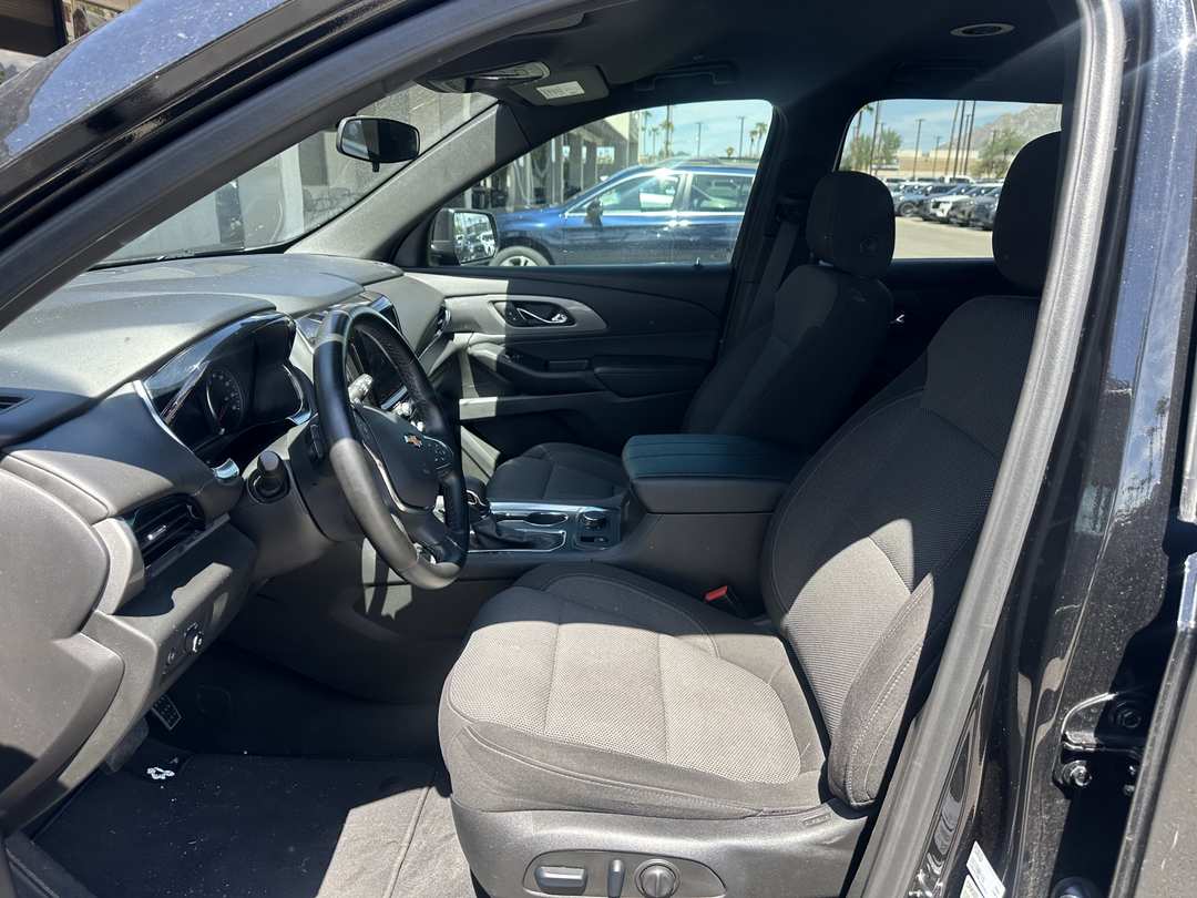 2023 Chevrolet Traverse LT Cloth - Image 2