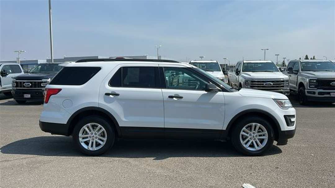 2017 Ford Explorer Base - Image 2