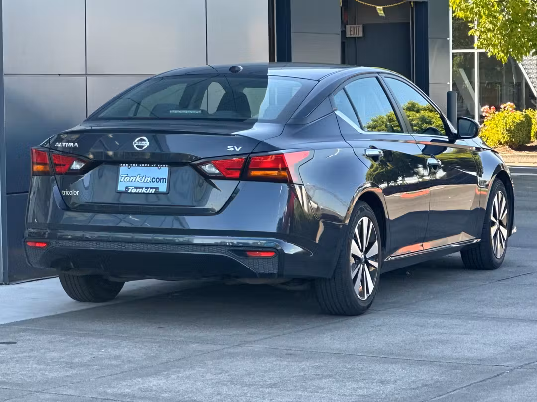 2022 Nissan Altima 2.5 SV - Image 3